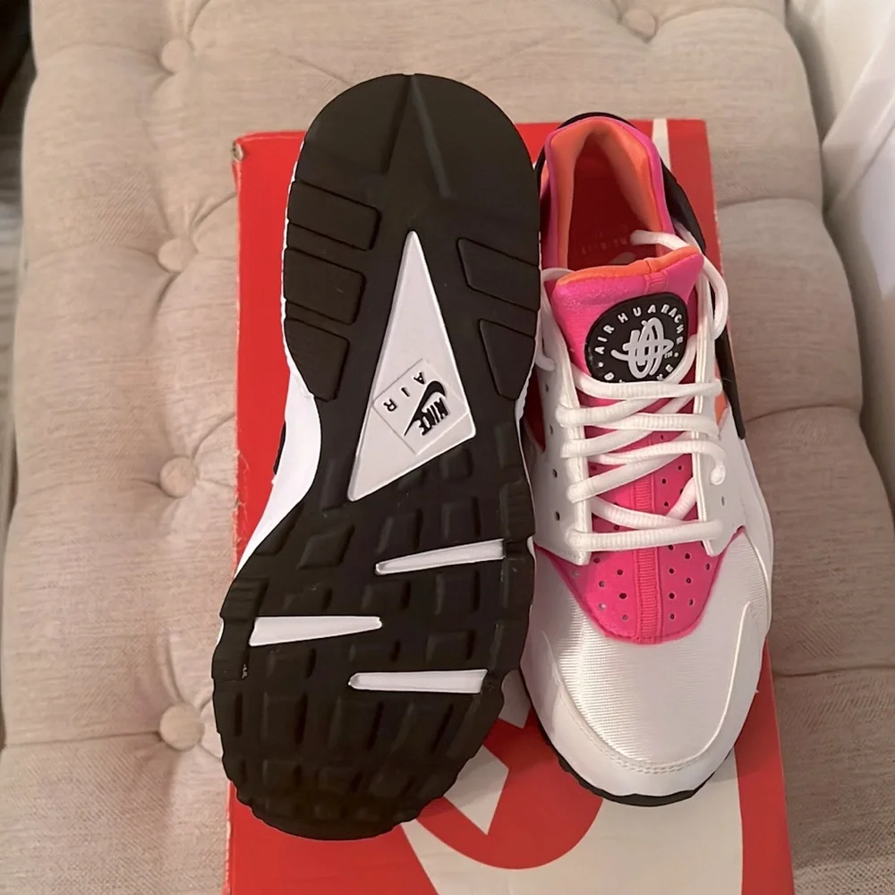 Size 7.5 Women’s Nike Air Huarache Run “White Neon Orange Pink and Black” - Picture 4 of 6